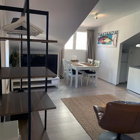 Fredys * Stari Grad (Hvar)